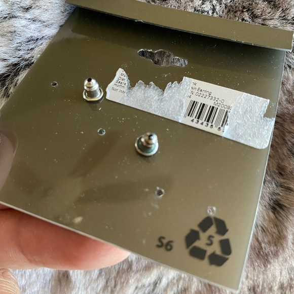 Silver shimmering earrings studs - Picture 2 of 2